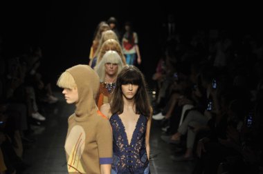 Angelo Marani - gösterisi sırasında Milan Fashion Week