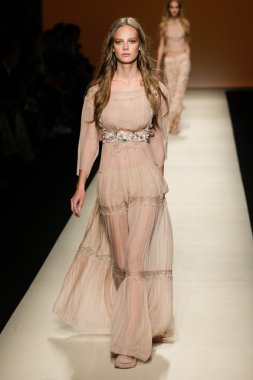 Alberta Ferretti Haritayı Milan Fashion Week kapsamında