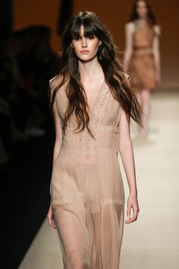 Alberta Ferretti Haritayı Milan Fashion Week kapsamında