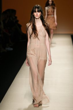 Alberta Ferretti Haritayı Milan Fashion Week kapsamında