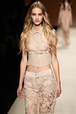 Alberta Ferretti Haritayı Milan Fashion Week kapsamında