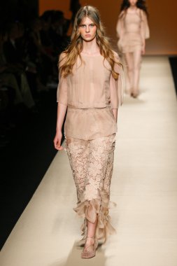 Alberta Ferretti Haritayı Milan Fashion Week kapsamında