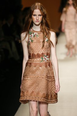 Alberta Ferretti Haritayı Milan Fashion Week kapsamında