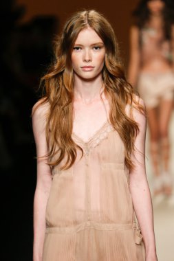 Alberta Ferretti Haritayı Milan Fashion Week kapsamında