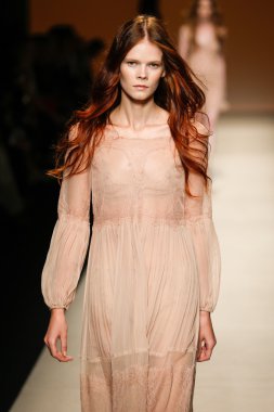 Alberta Ferretti Haritayı Milan Fashion Week kapsamında
