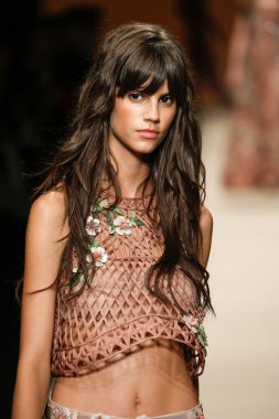 Alberta Ferretti Haritayı Milan Fashion Week kapsamında