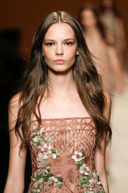 Alberta Ferretti Haritayı Milan Fashion Week kapsamında