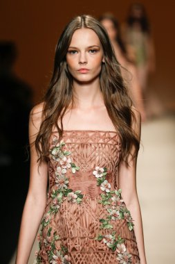 Alberta Ferretti Haritayı Milan Fashion Week kapsamında