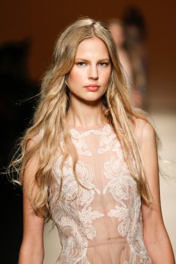 Alberta Ferretti Haritayı Milan Fashion Week kapsamında