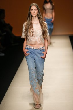 Alberta Ferretti Haritayı Milan Fashion Week kapsamında