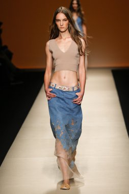 Alberta Ferretti Haritayı Milan Fashion Week kapsamında