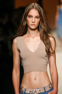 Alberta Ferretti Haritayı Milan Fashion Week kapsamında