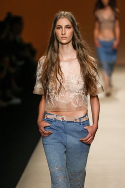 Alberta Ferretti Haritayı Milan Fashion Week kapsamında