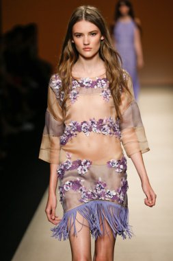 Alberta Ferretti Haritayı Milan Fashion Week kapsamında