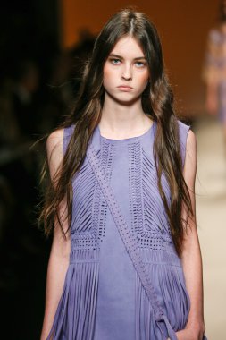 Alberta Ferretti Haritayı Milan Fashion Week kapsamında