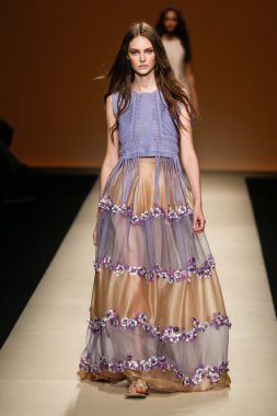 Alberta Ferretti Haritayı Milan Fashion Week kapsamında
