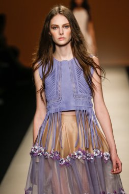 Alberta Ferretti Haritayı Milan Fashion Week kapsamında