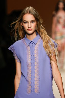 Alberta Ferretti Haritayı Milan Fashion Week kapsamında