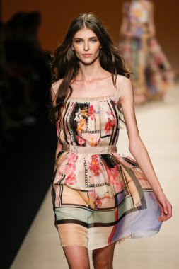 Alberta Ferretti Haritayı Milan Fashion Week kapsamında