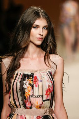 Alberta Ferretti Haritayı Milan Fashion Week kapsamında