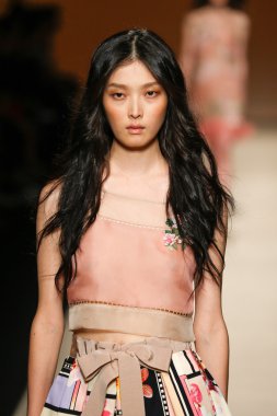 Alberta Ferretti Haritayı Milan Fashion Week kapsamında