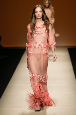Alberta Ferretti Haritayı Milan Fashion Week kapsamında