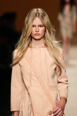 Alberta Ferretti Haritayı Milan Fashion Week kapsamında