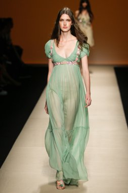 Alberta Ferretti Haritayı Milan Fashion Week kapsamında