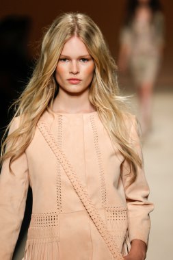 Alberta Ferretti Haritayı Milan Fashion Week kapsamında