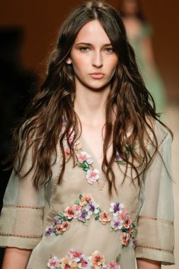 Alberta Ferretti Haritayı Milan Fashion Week kapsamında