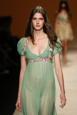 Alberta Ferretti Haritayı Milan Fashion Week kapsamında