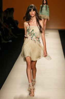Alberta Ferretti Haritayı Milan Fashion Week kapsamında