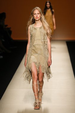 Alberta Ferretti Haritayı Milan Fashion Week kapsamında