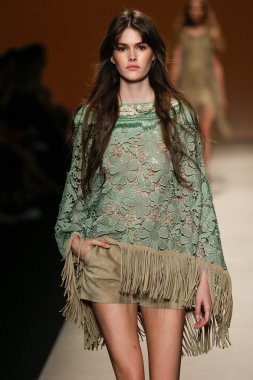 Alberta Ferretti Haritayı Milan Fashion Week kapsamında
