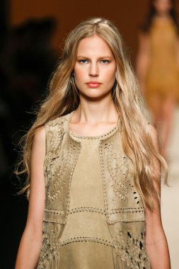 Alberta Ferretti Haritayı Milan Fashion Week kapsamında