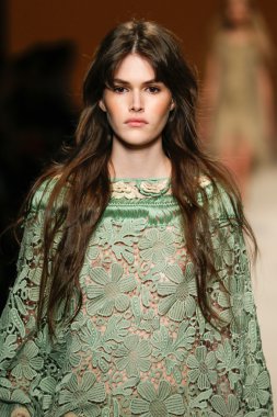 Alberta Ferretti Haritayı Milan Fashion Week kapsamında