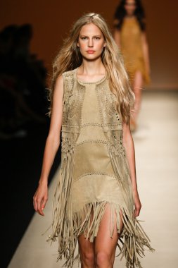 Alberta Ferretti Haritayı Milan Fashion Week kapsamında