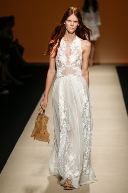 Alberta Ferretti Haritayı Milan Fashion Week kapsamında