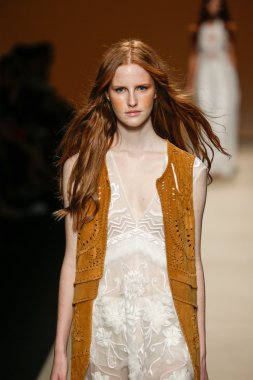 Alberta Ferretti Haritayı Milan Fashion Week kapsamında