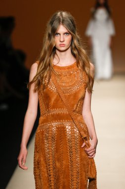 Alberta Ferretti Haritayı Milan Fashion Week kapsamında