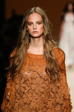 Alberta Ferretti Haritayı Milan Fashion Week kapsamında