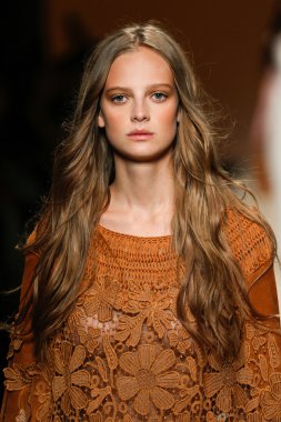 Alberta Ferretti Haritayı Milan Fashion Week kapsamında