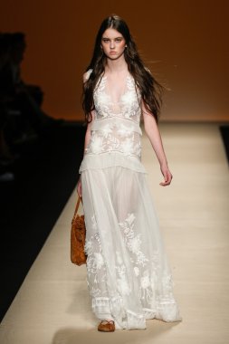 Alberta Ferretti Haritayı Milan Fashion Week kapsamında