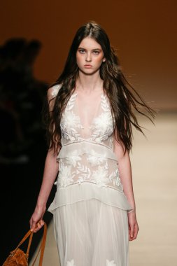 Alberta Ferretti Haritayı Milan Fashion Week kapsamında