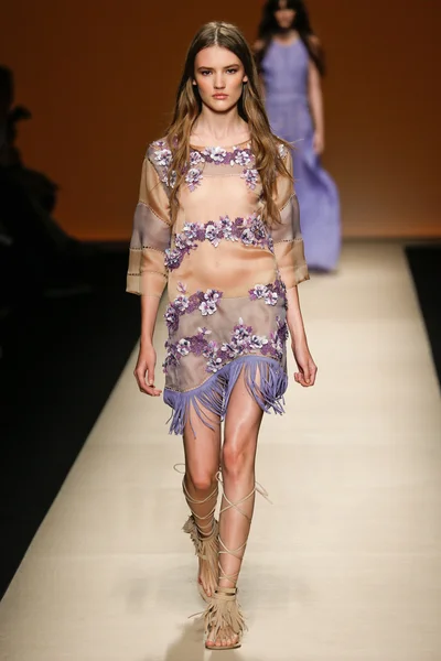 Alberta Ferretti show as part of Milan Fashion Week — Stock Photo, Image
