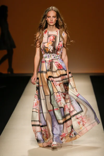 Alberta Ferretti show como parte de la Semana de la Moda de Milán —  Fotos de Stock