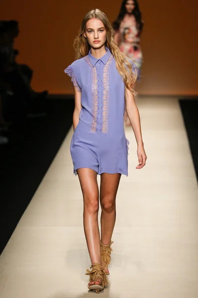 Alberta Ferretti Show como parte da Milan Fashion Week — Fotografia de Stock