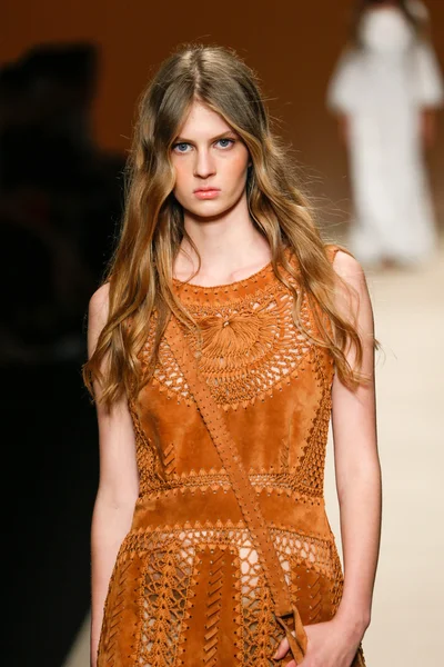 Alberta Ferretti Haritayı Milan Fashion Week kapsamında