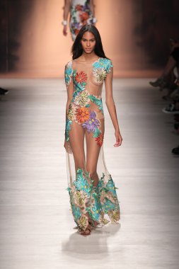 Blumarine gösterisi olarak Milano Moda Haftası