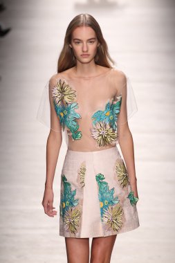 Blumarine gösterisi olarak Milano Moda Haftası